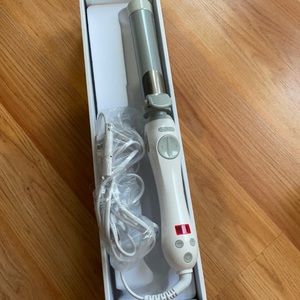 Beachwaver s1.25 new in box !